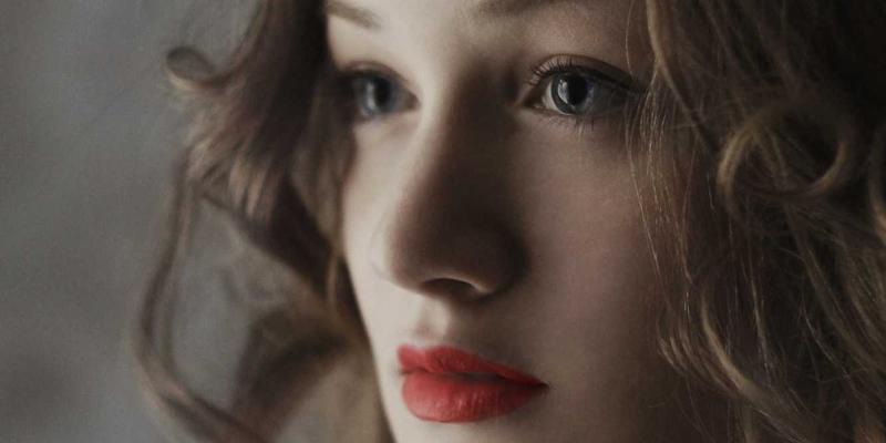 中文拼音域名 vs 英文关键词域名：本土化品牌如何选择？兼谈139域名、云服务器与网站建设策略