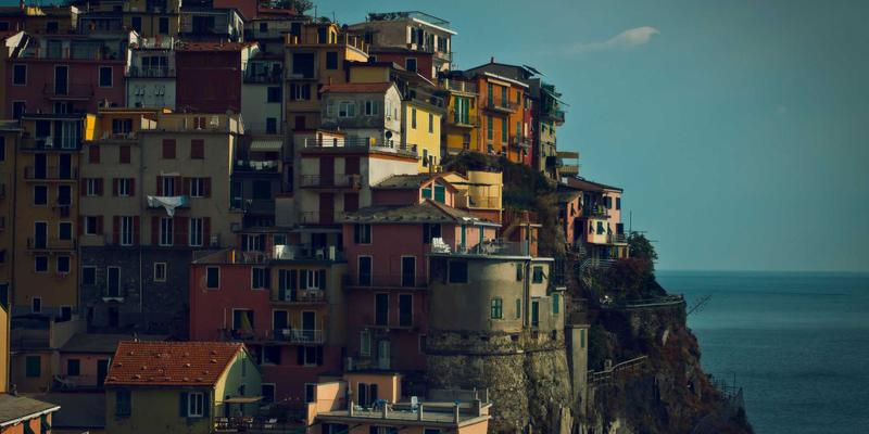 国别域名（ccTLD）注册资格与本地化要求深度解析：主机托管与网站建设的战略指南