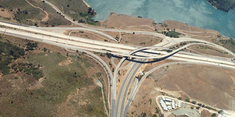 域名抢注实战指南：如何监控并获取即将过期的优质域名，并选择最佳虚拟主机与托管方案