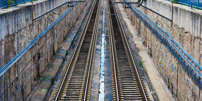 域名注册18:企业邮箱、主机托管与139域名的协同战略