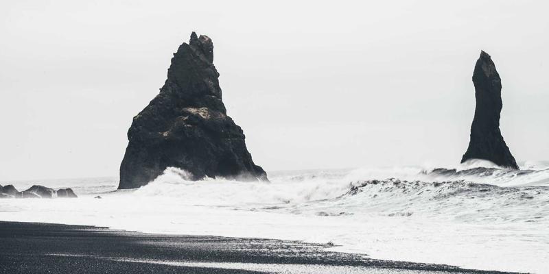 域名注册中的语言陷阱：如何避免国际化中的语义失误，保障企业邮箱与云服务顺利出海