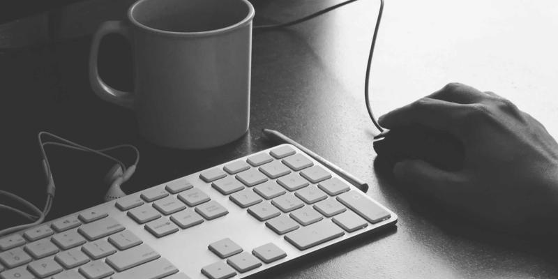 域名注册：网站建设、企业邮箱与主机托管的数字基石